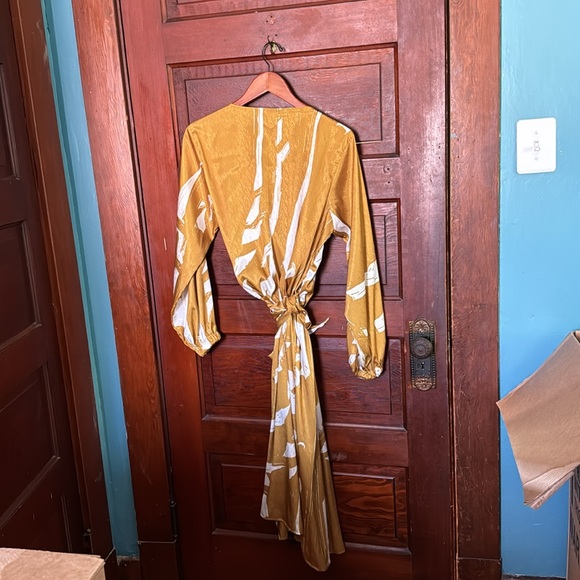 Beautiful and artistic Diarrablu wraparound dress "Lala" - Picture 3 of 9